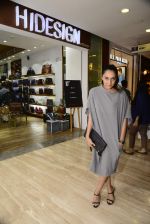 Shweta Salve at Hidesign store for Vogue Fashion Night Out on 2nd Sept 2015